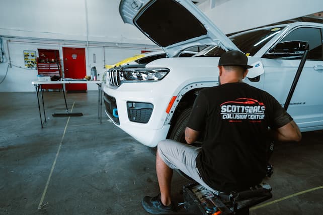 Man fixing Auto Sideliner