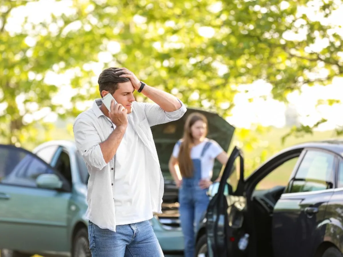 man calling 911 after being involved in a car wreck